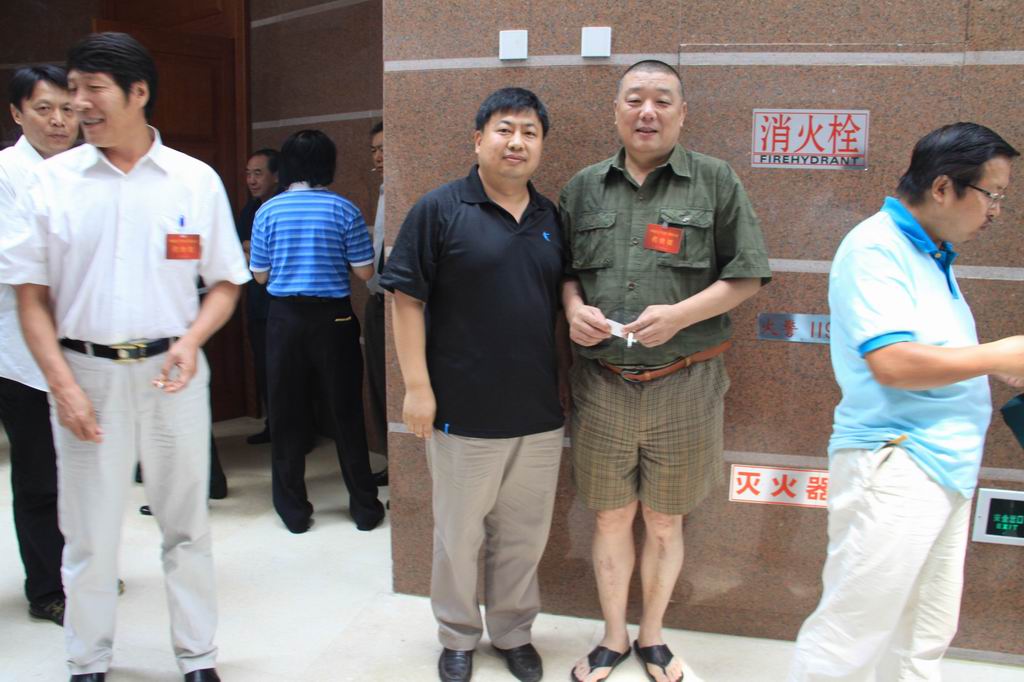 公司总裁跟著名报告文学作家赵瑜在一起